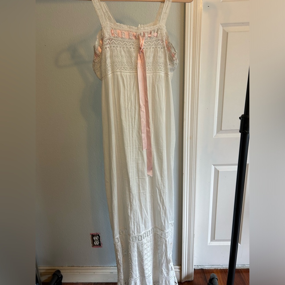 Late 1800s embroidered night gown
